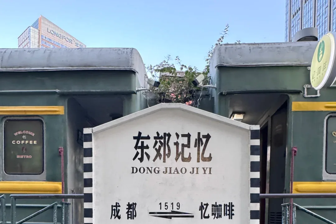 Low-angle shot of the Dongfanghong steam locomotive at Dongjiao Memory's Locomotive Square