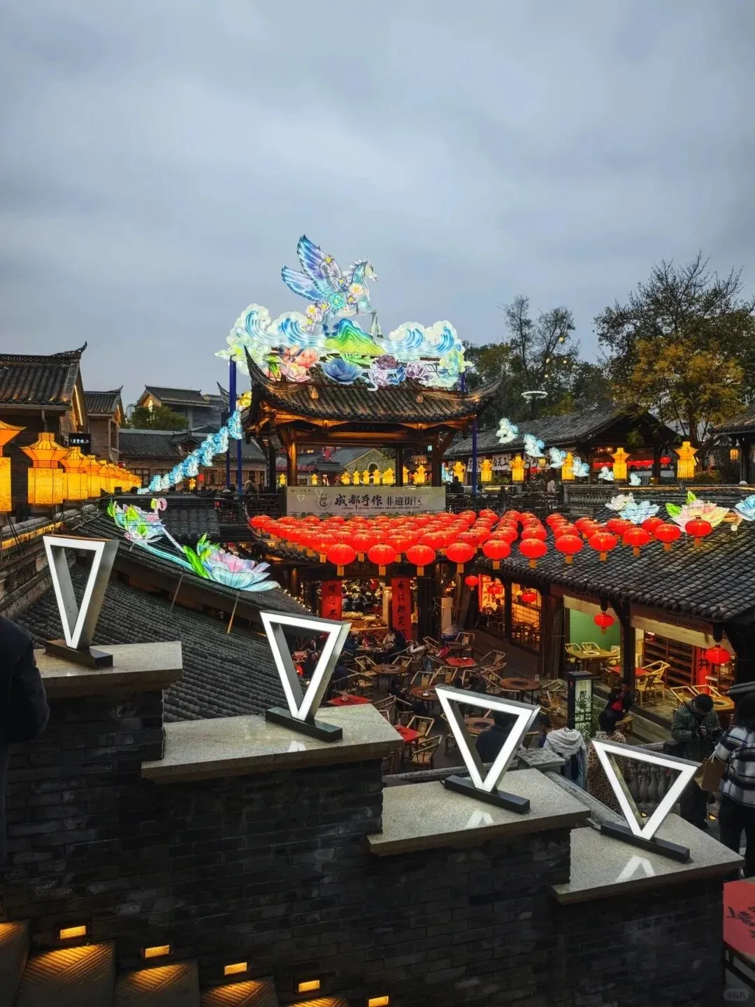 Relaxed courtyard teahouse at Shizishan night market with gaiwan tea
