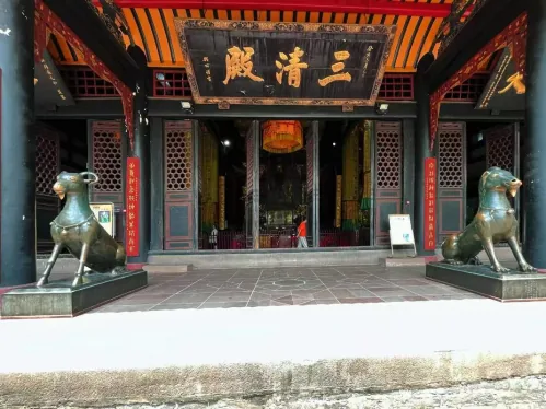 Two-horned bronze goat statue from 1829 at the Sanqing Hall terrace