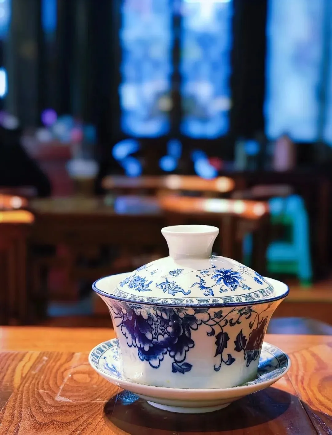 Jinli Ancient Street tea garden with wooden chairs and laoying tea, ideal for rest