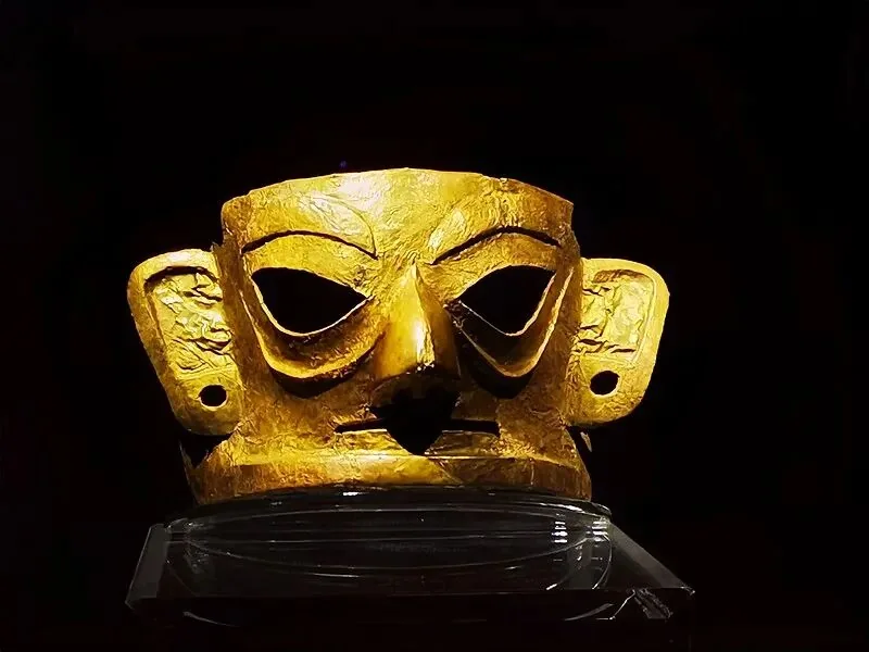 The large Shang-Zhou gold mask with distinctive eye and ear openings