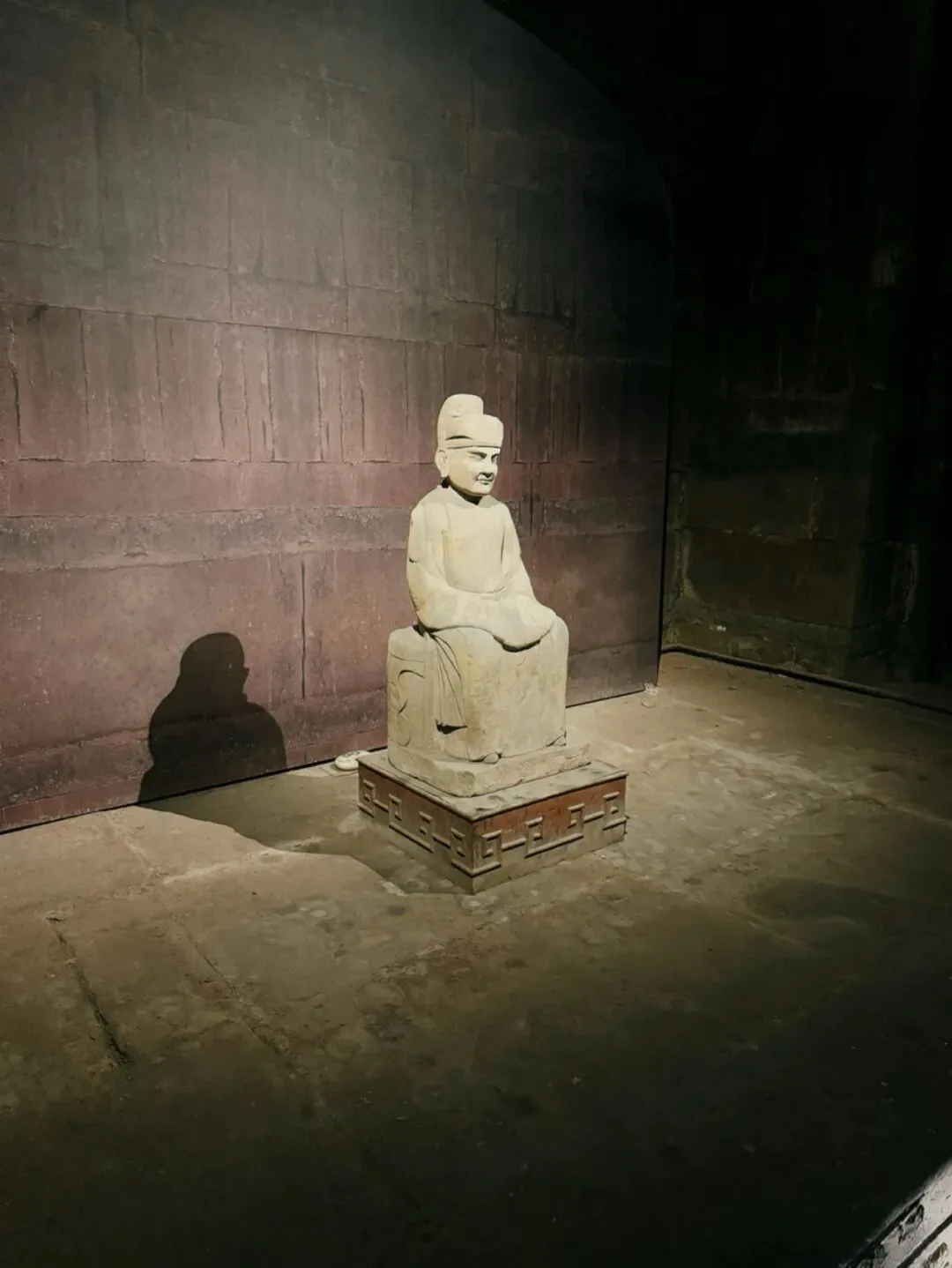 Only imperial statue of Wang Jian at Yongling Imperial Tomb, calm expression and dragon robe.