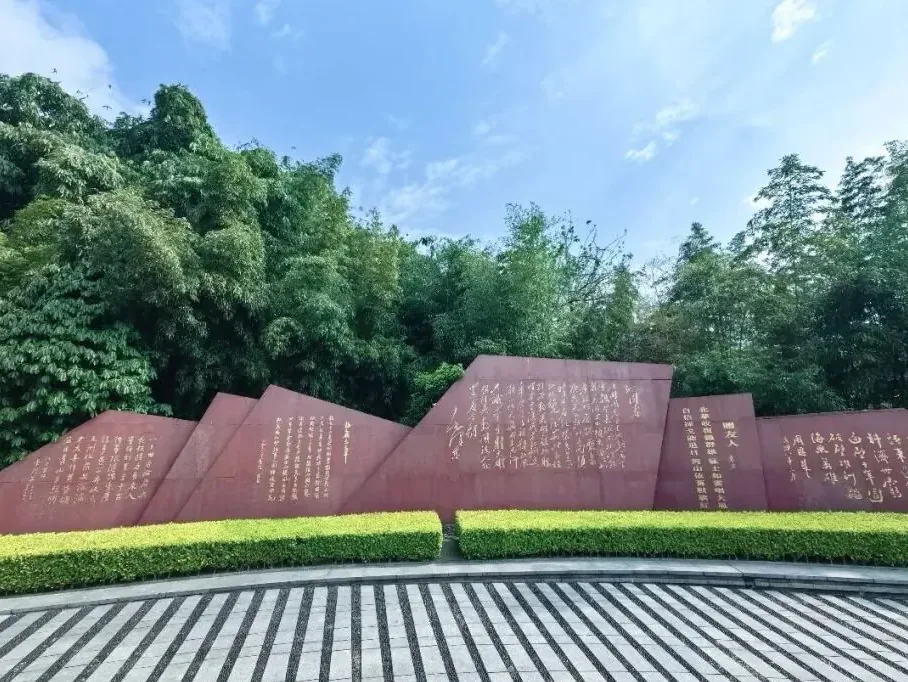 Canglang Lake boardwalk at Huanhuaxi Park near Sichuan Museum