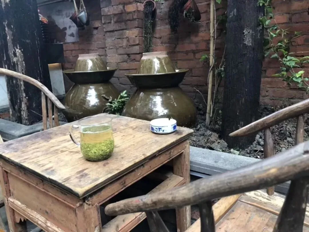 Fresh noodles with chili oil at this Chengdu noodle shop