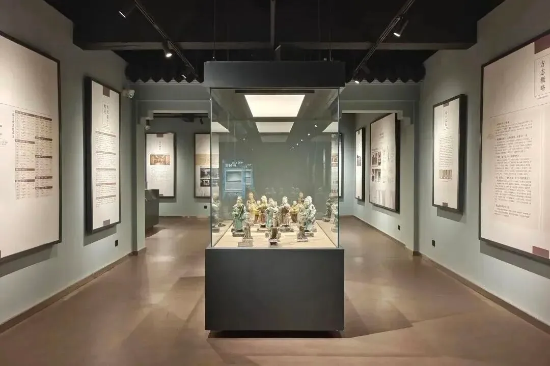 Photographer capturing the underground palace of Ming Shu Prince Tomb