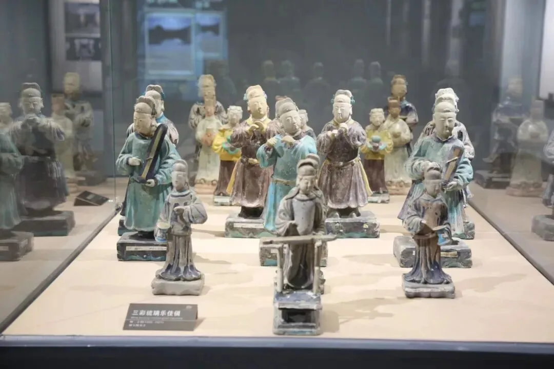 Terracotta musician figurine with lively expression from Ming Shu Prince Tomb