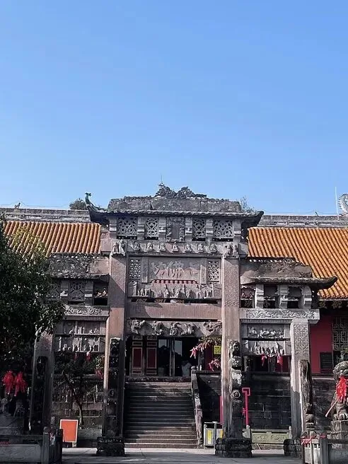 Stone archway with a hollow birdcage carving at Ciyun Temple, Yunding Mountain