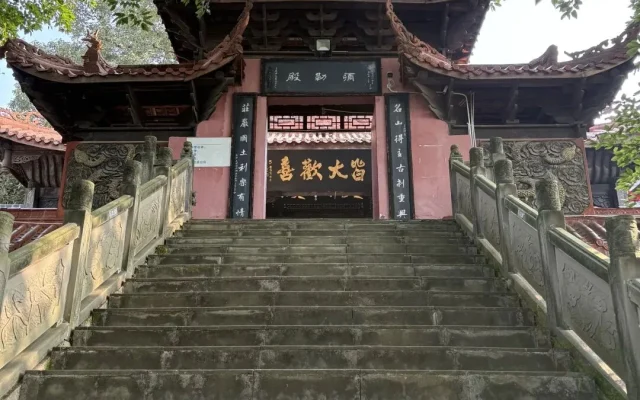 Jintang Mountain Hike: 600-Year Pagoda Forest Near Chengdu