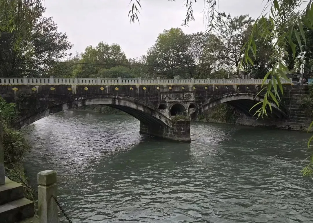 Historical riverside scene of Pengzhen with Yangliu River and old wharf