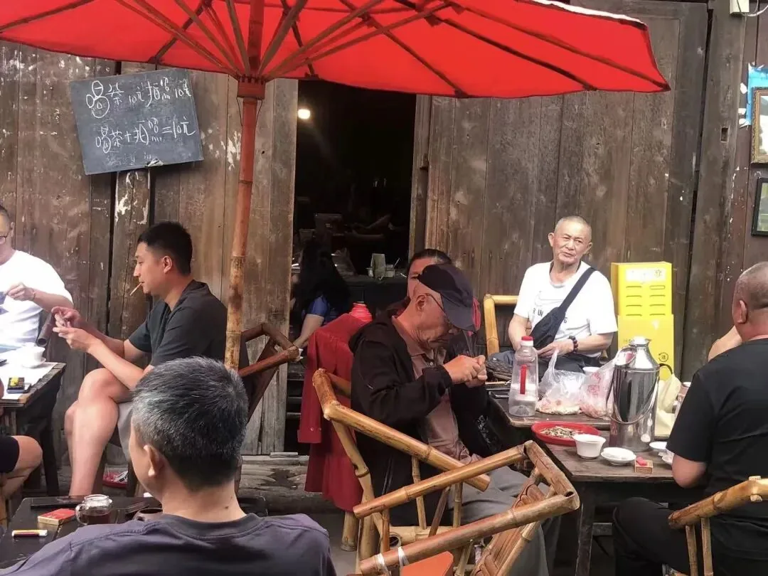 Quiet moment in Pengzhen Ancient Town with locals and visitors