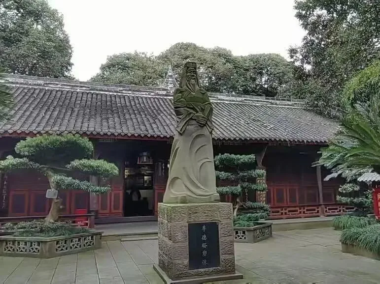 Tang Dynasty garden lake with traditional Western Sichuan landscaping and lush greenery