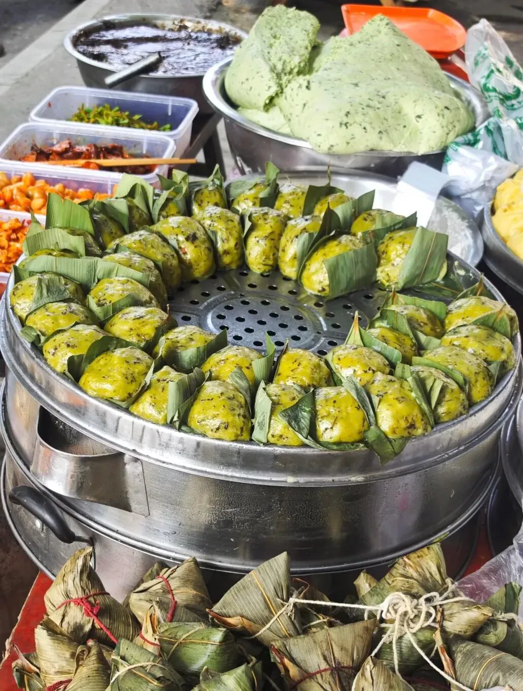 Tangchang market scene with vendors and shoppers on an even-numbered day