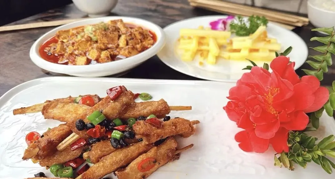 Vegetarian dishes made to look like meat at Baoguang Temple, including vegetarian twice-cooked pork