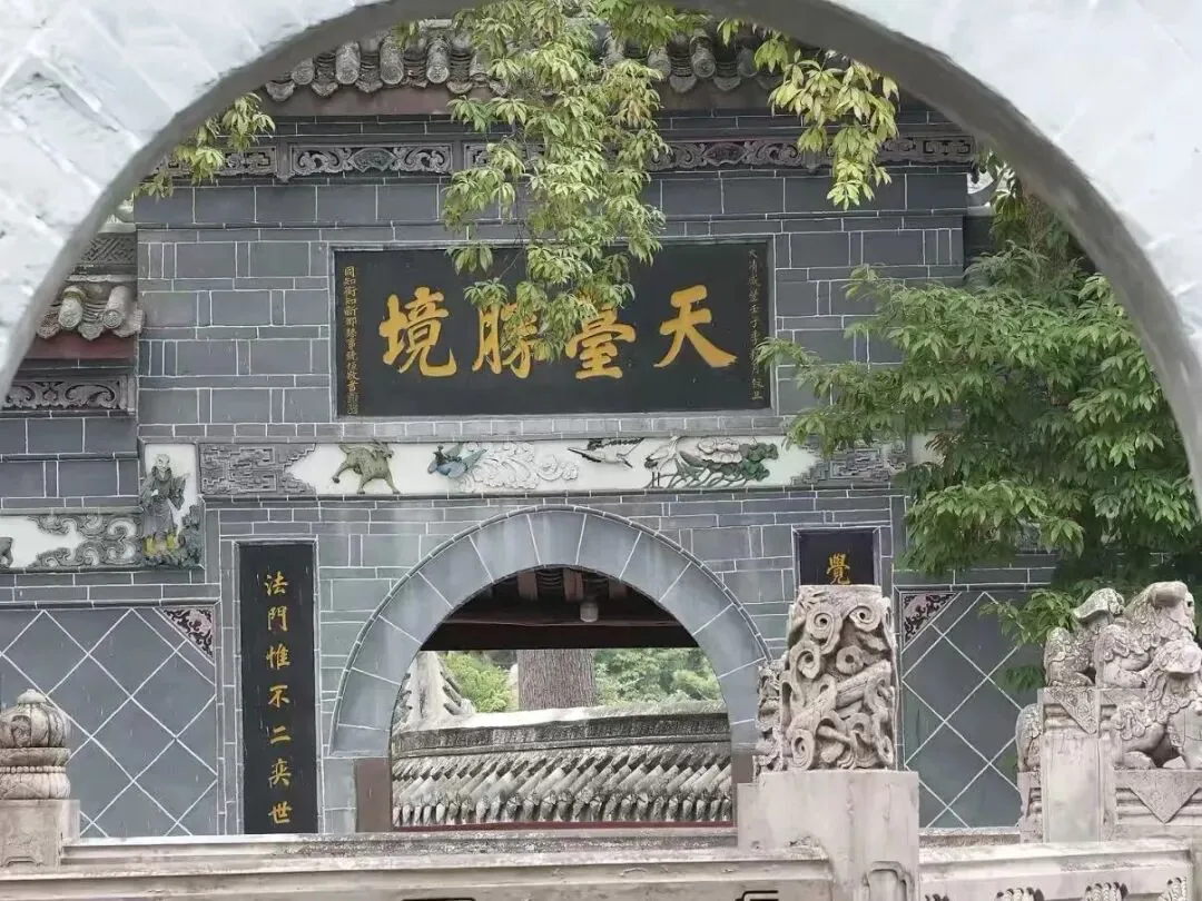 Cultural relics at Baoguang Temple, including ancient steles and stone pagodas