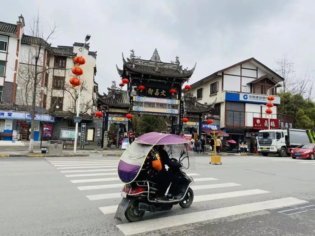 Baitiao River and Xuyan River flowing through Sandaoyan Ancient Town