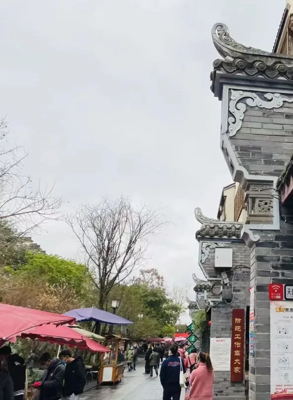 Nearby attractions around Sandaoyan including Shuanghong Bridge and Qinggangshu Village