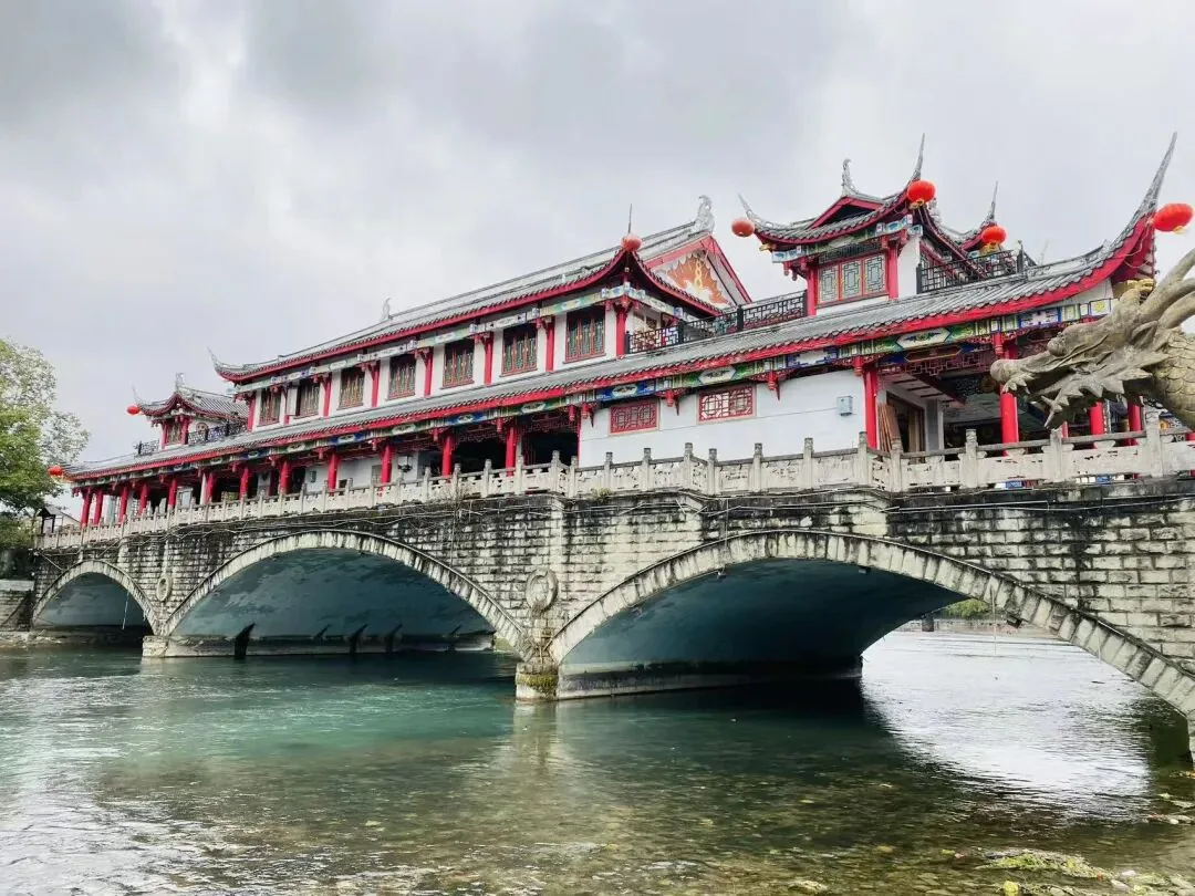 Riverside teahouse in Sandaoyan Ancient Town for relaxed tea time