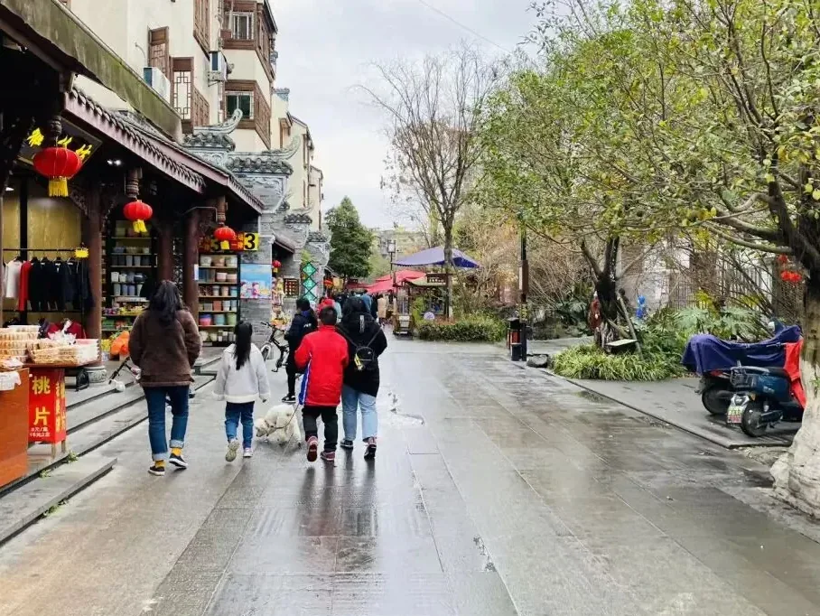 Fresh river fish dishes, the specialty of Sandaoyan Ancient Town restaurants