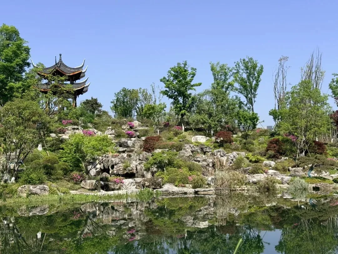 Yingjuan Lake at Shuyun Garden with clear water and a waterfall