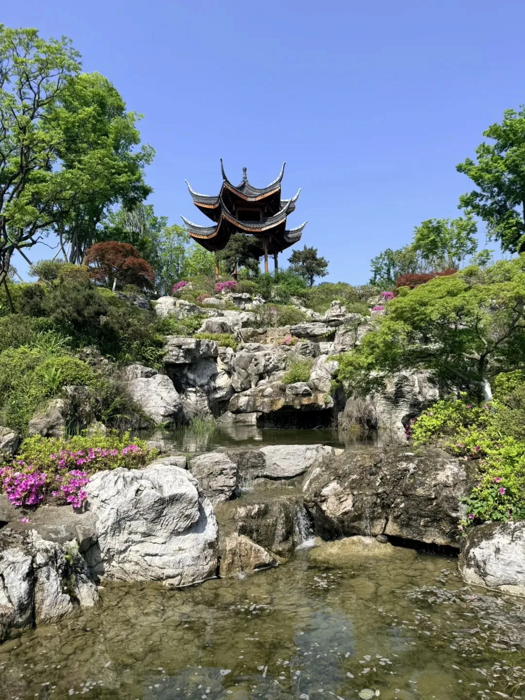 Winding bluestone paths and flowers in Shuyun Garden with hanfu photos
