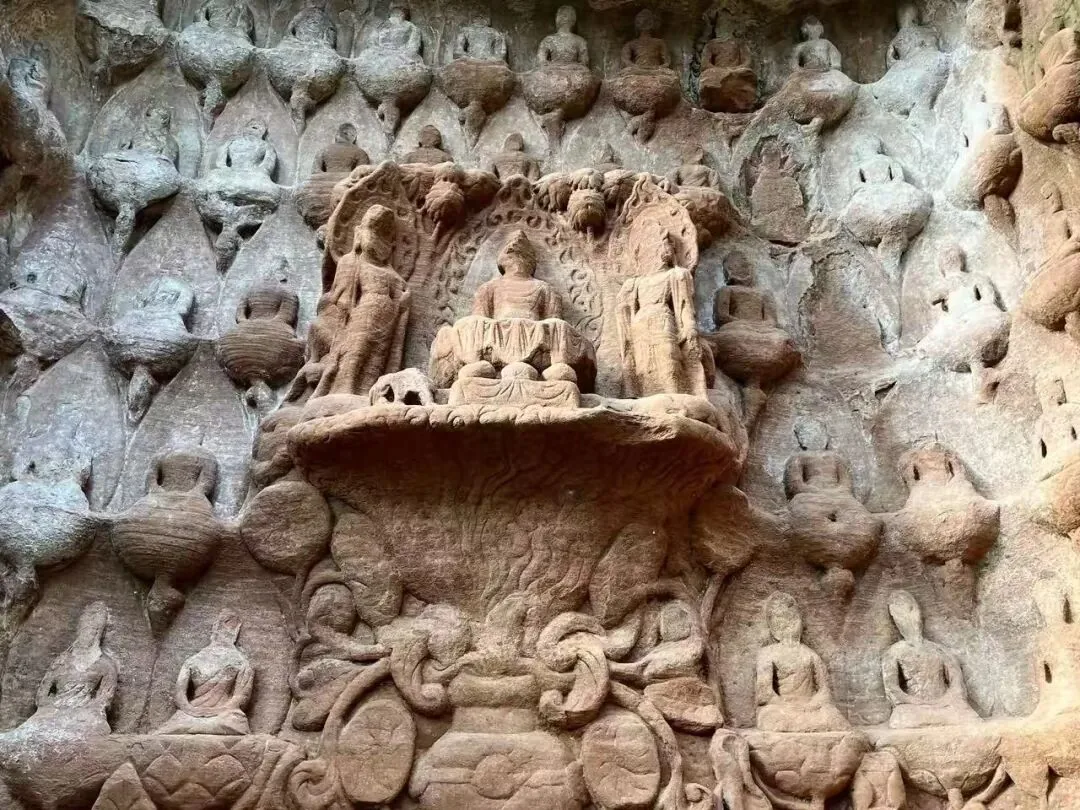 Carved niches featuring Western Pure Land and Thousand-Hand Guanyin