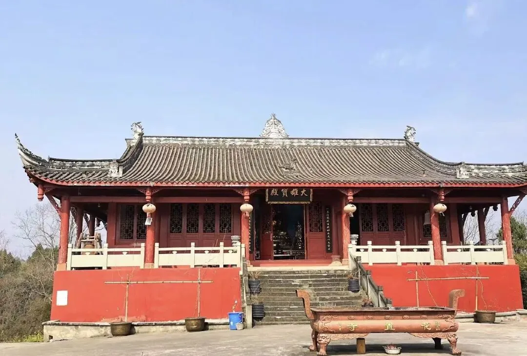 Ancient inscription outside the niches at Huazhi Temple