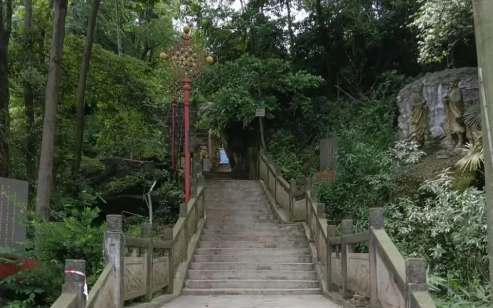 Sanmei Shui Temple Hike: A Peaceful Chengdu Day Trip
