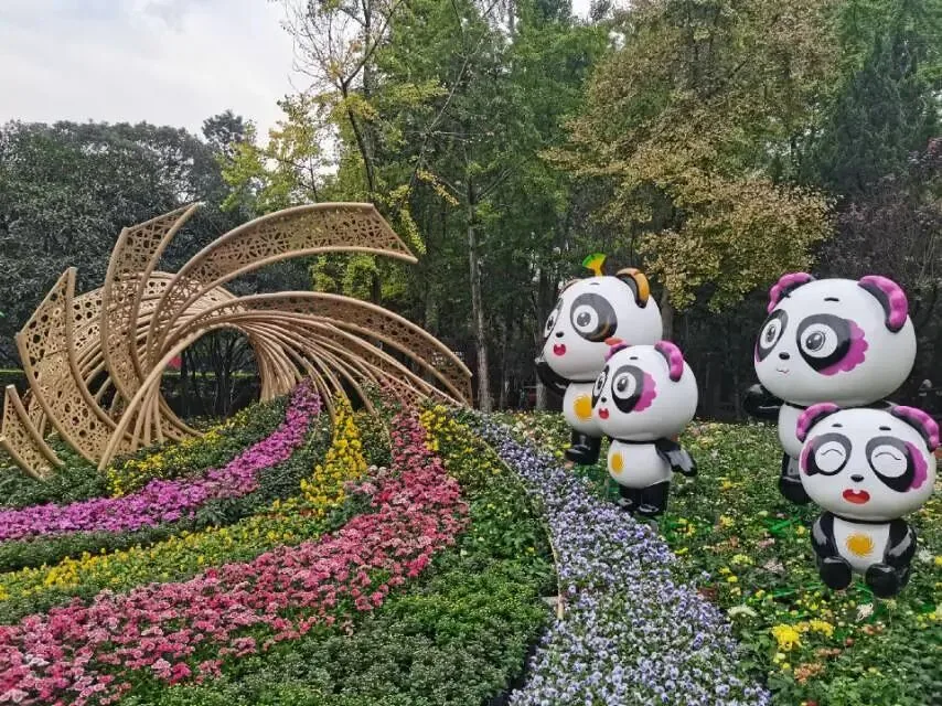 Evening tea culture at People's Park, Chengdu slow life