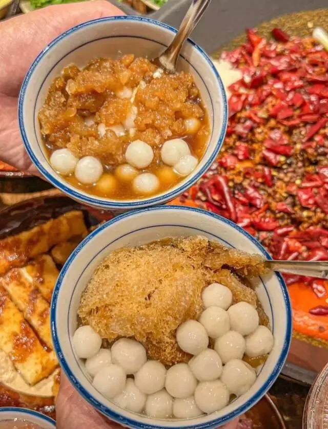 Jianshe Road snack street in Chengdu with street food stalls