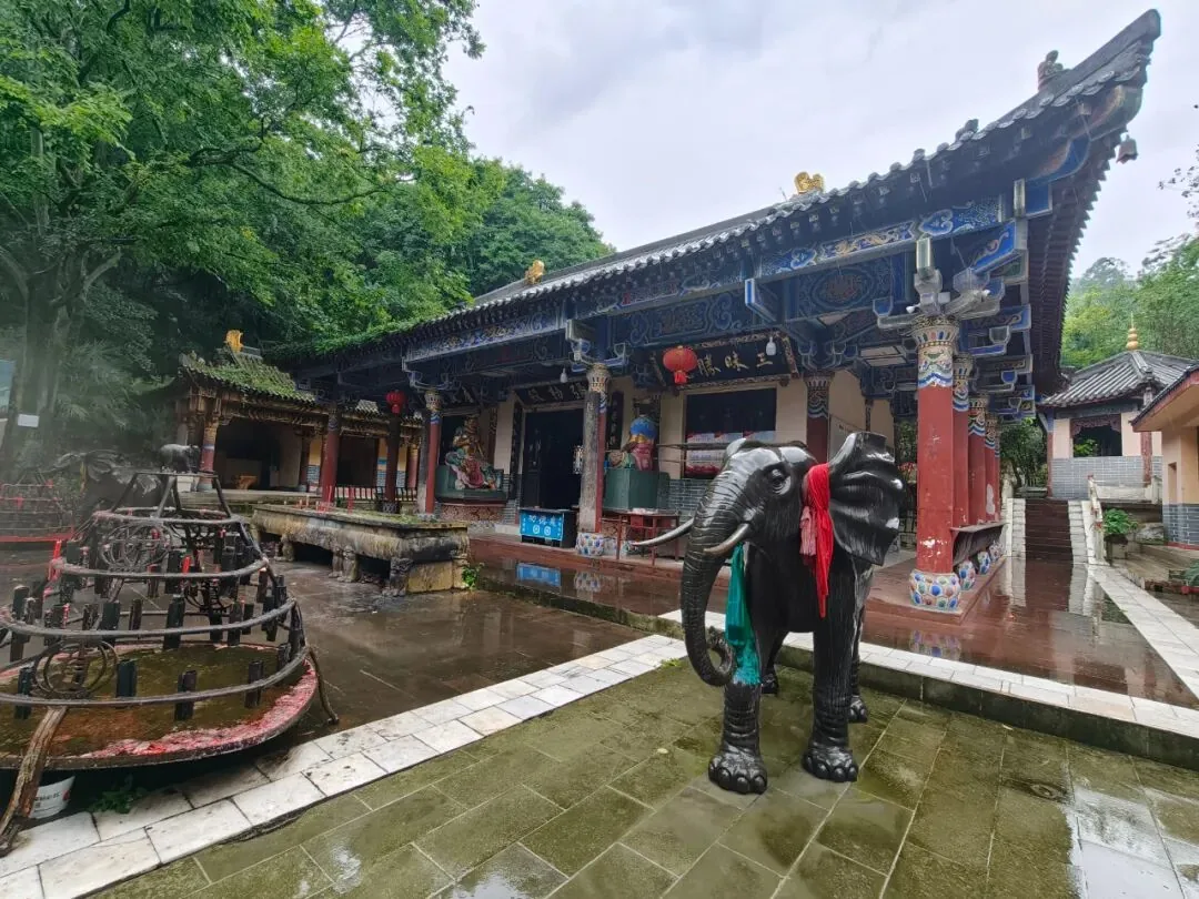 Historic stone archway at Sanmei Chanlin entrance built in 1866