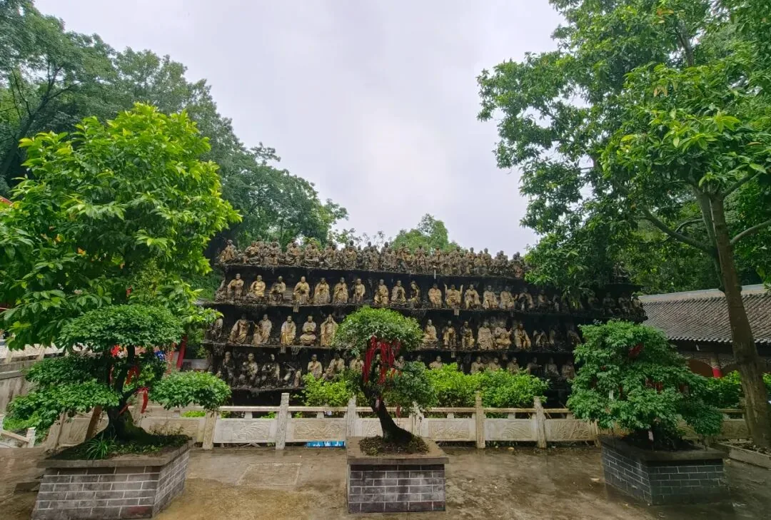 Ancient Jieyuan Cave with 500 golden arhat statues at Sanmei Chanlin