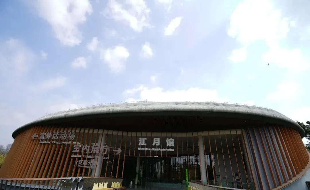 Lanyue Pavilion where pandas play indoors