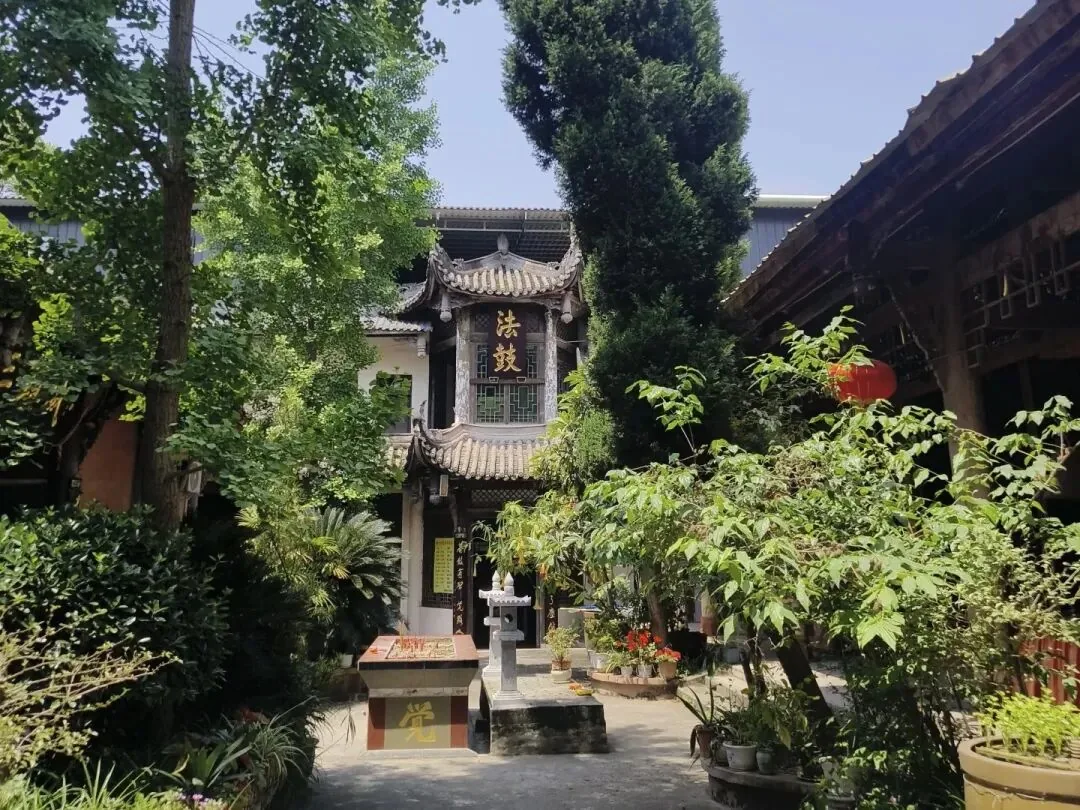 Three-courtyard layout of Zitong Temple along central axis