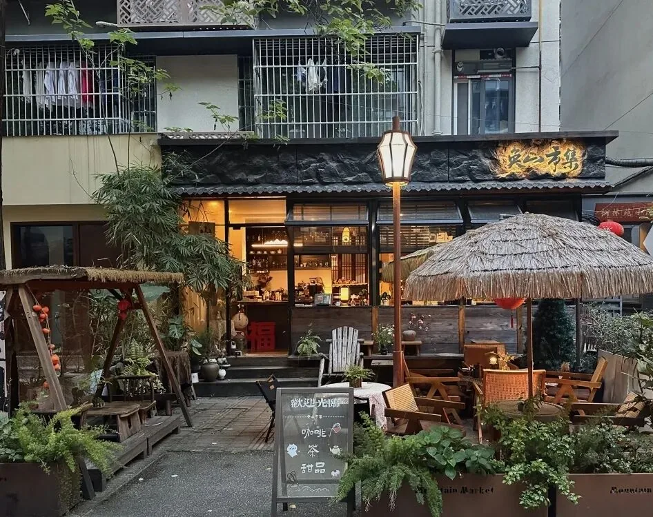 Huan Shan Market coffee and dessert shop in Shizi Lane, Chengdu
