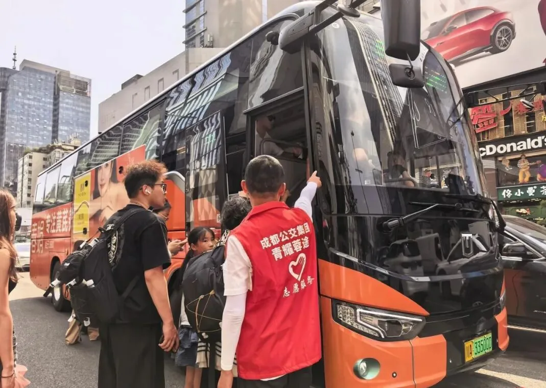 Qushua Bus fleet with 80 routes and 3 million passengers served