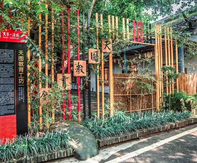 Red brick wall and blue-and-white porcelain accents in Nongyuan garden