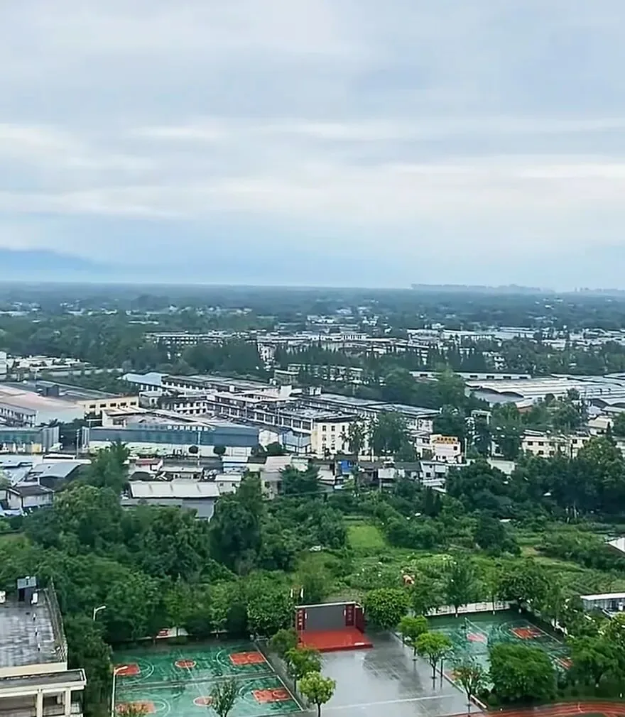 Misty rain over Xinfan's old town, like a Song dynasty ink painting