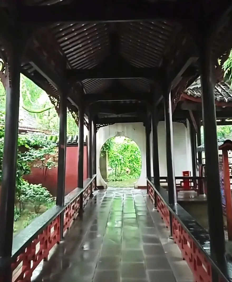 Rain ripples on Donghu Lake with ancient cypresses and pavilions