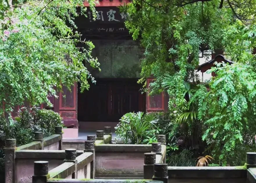 Curved bridges and waterside pavilions at Donghu Park in the rain