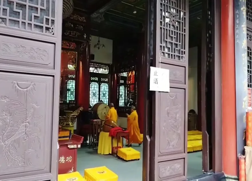 Guanyin Pavilion's quiet halls, perfect for a rainy day rest stop