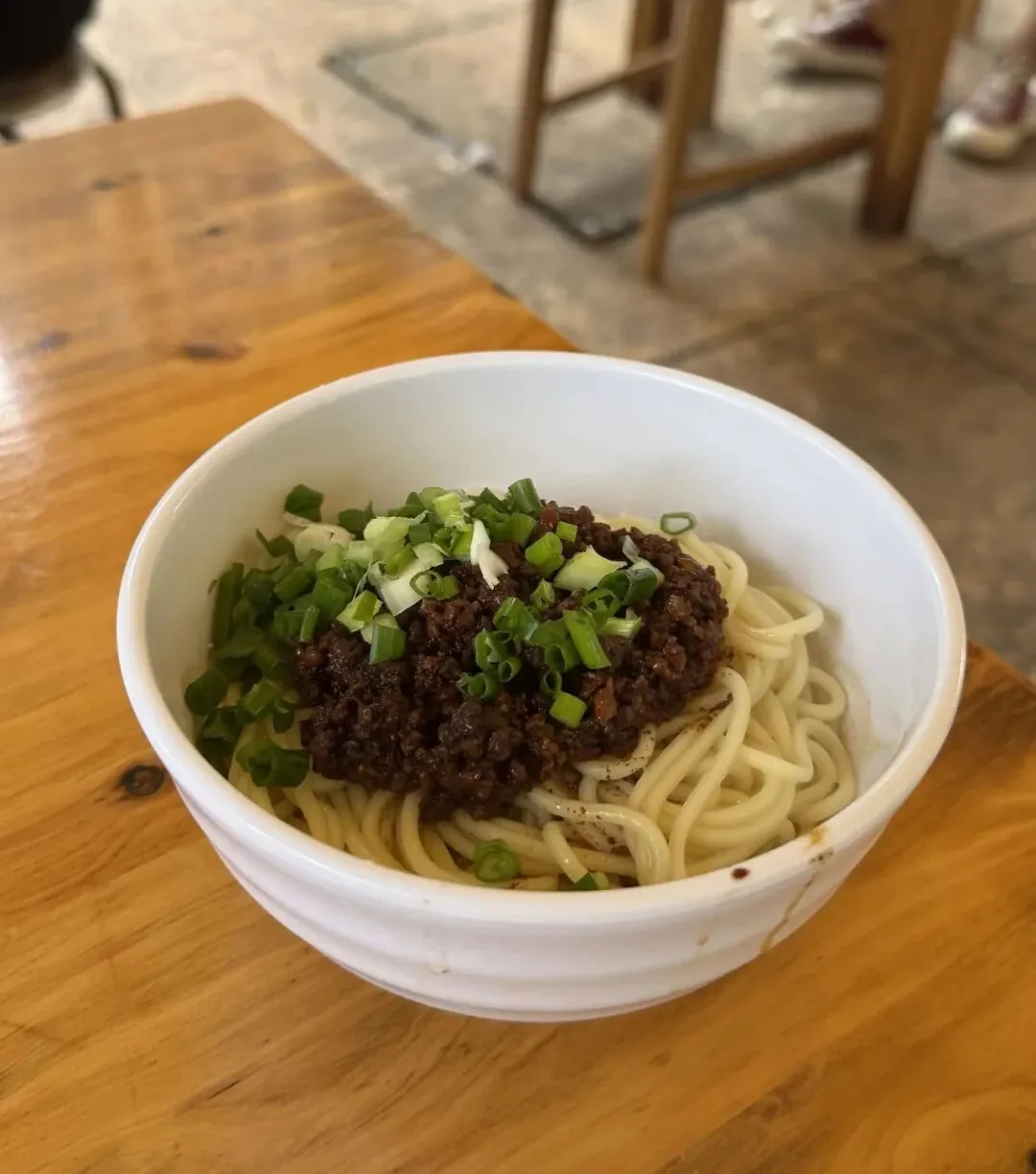 Beautifully presented za jiang noodles with distinct noodles and topping