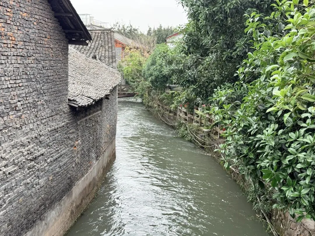 Old wooden buildings and narrow lanes in Xinchang Ancient Town