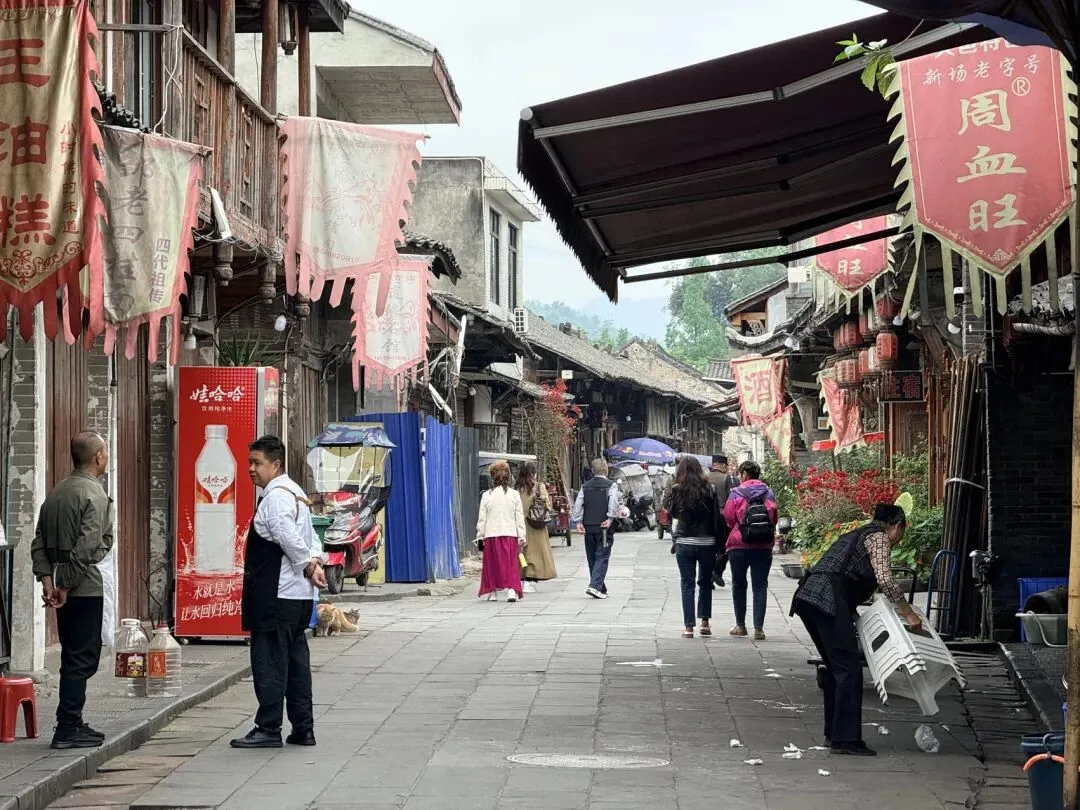 Local snacks and dishes served at a Xinchang eatery