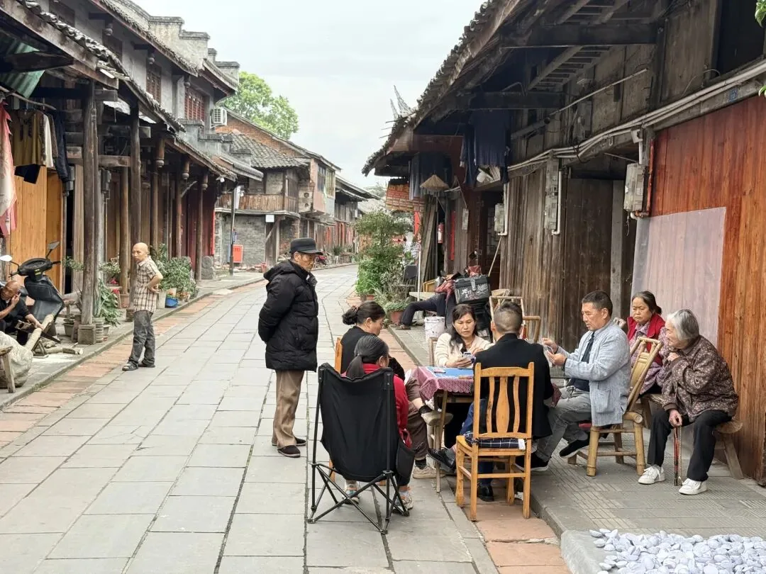 Quiet corner of Xinchang Ancient Town showing ordinary daily life