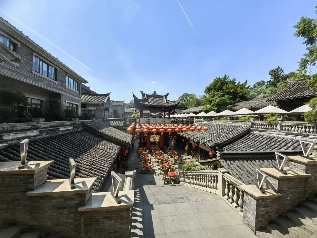 Li Jieren former residence Lingke, old thatched cottage with pond in Chengdu