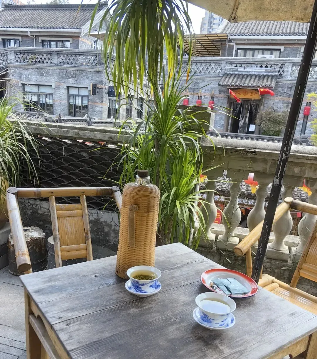 Bamboo chairs and gaiwan tea at a Chengdu dam ba teahouse for 10 RMB