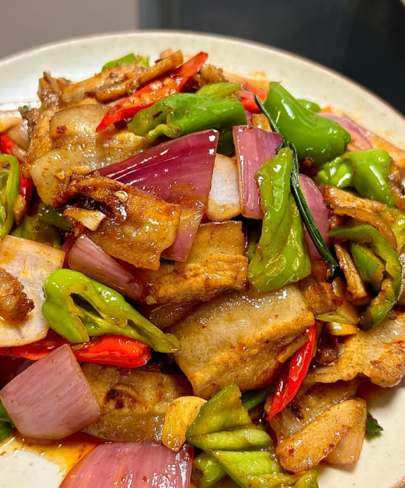 Twice-cooked pork with garlic sprouts and curled pork slices