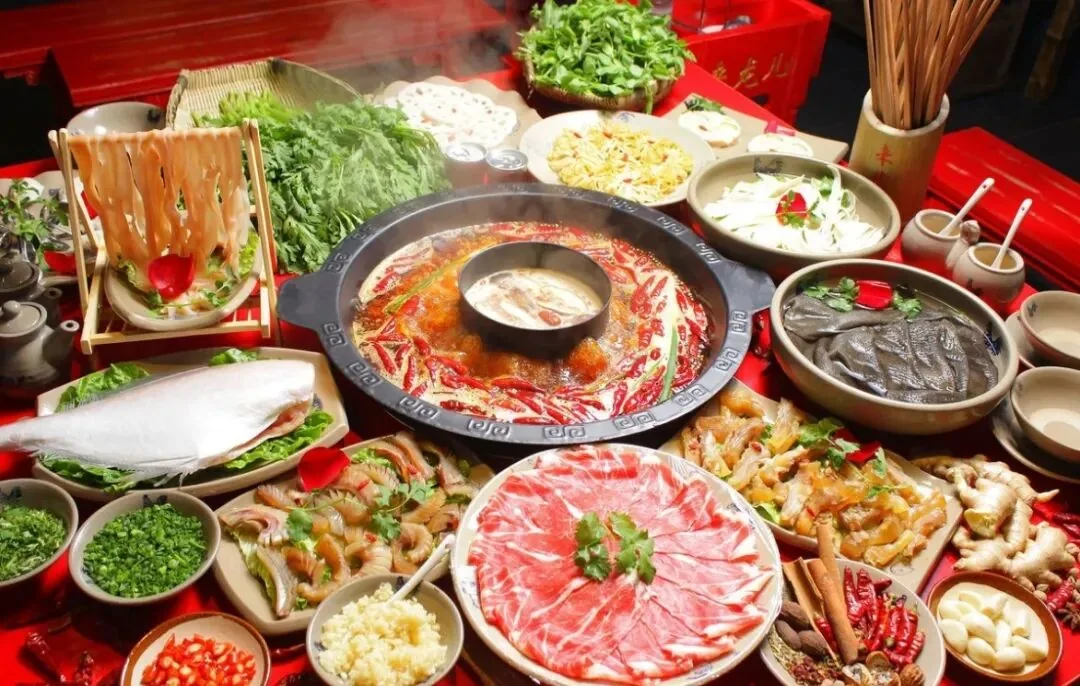 Nine-grid old hotpot with bubbling beef tallow red broth