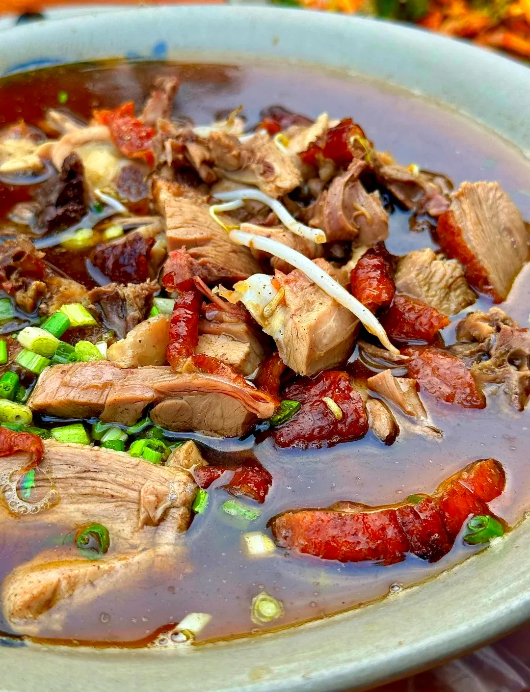 Pang Ge's grilled pig trotters with blistered skin in Chenghua District
