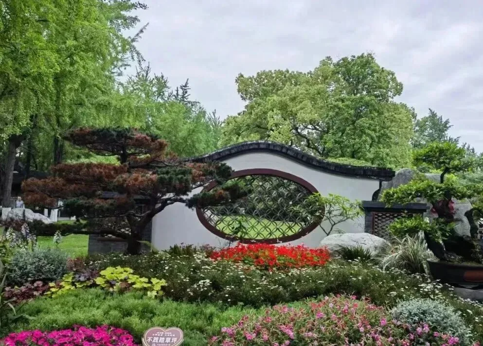 Baihuatan Park scenery with pavilions and flowers